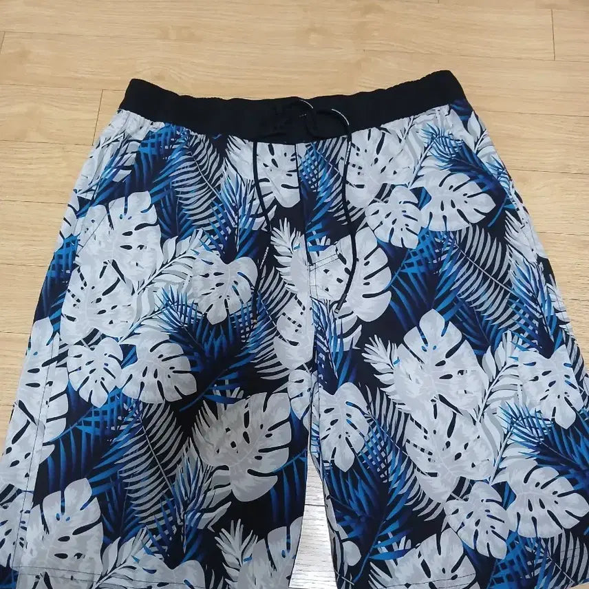 [BUNJANG] National Geographic Leaf Pattern Beach Board Shorts / 내셔널지오그래픽 비치 보드 팬츠