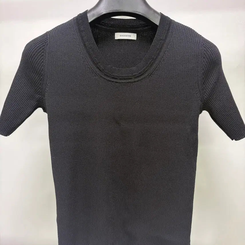 [BUNJANG] She's Miss Black Ribbed Short Sleeve Knit Top / 여성