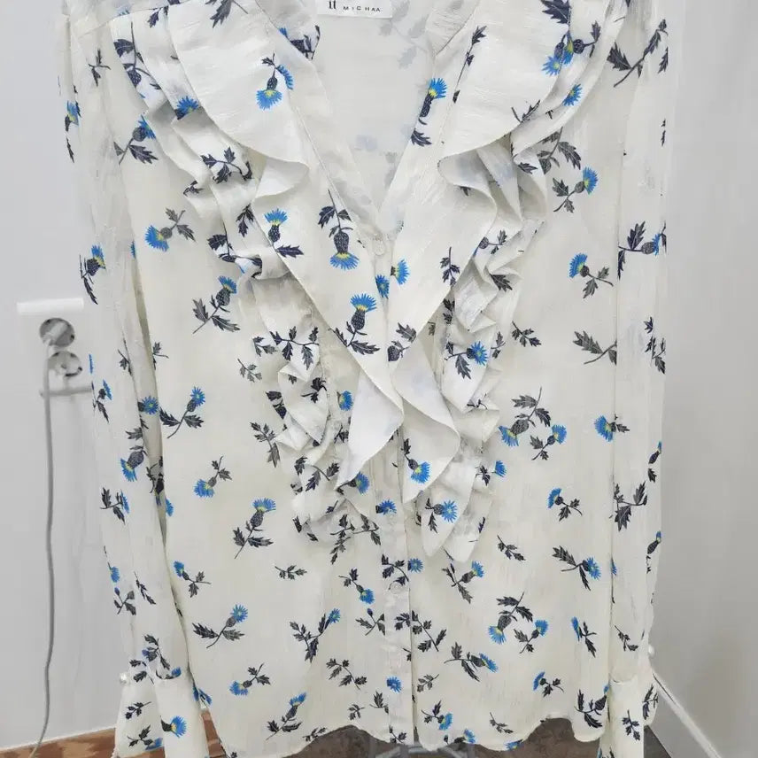 [BUNJANG] It MICHAA Ivory Floral Ruffle Blouse / 잇미샤 블라우스 아이보리 꽃무늬 프릴