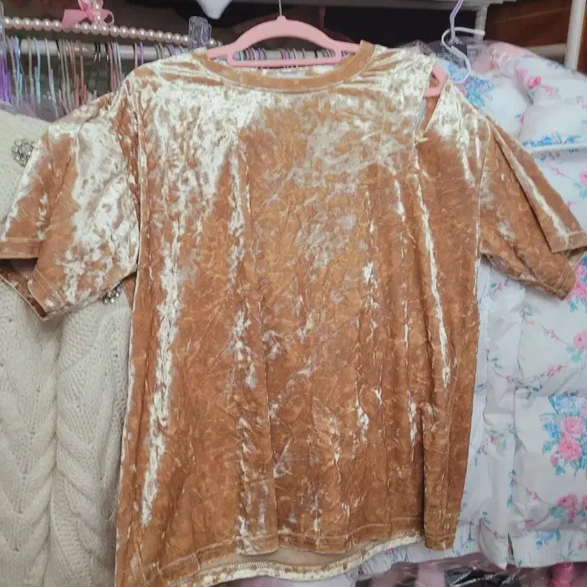 [BUNJANG] Gold Velvet Cropped T-Shirt / 골드 벨벳 크롭 티셔츠수입