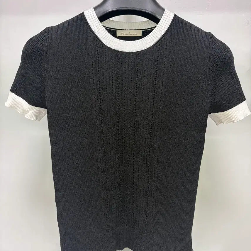 [BUNJANG] Jisudaum Women's Short Sleeve Knit Top (Black, Free Size) / 여성