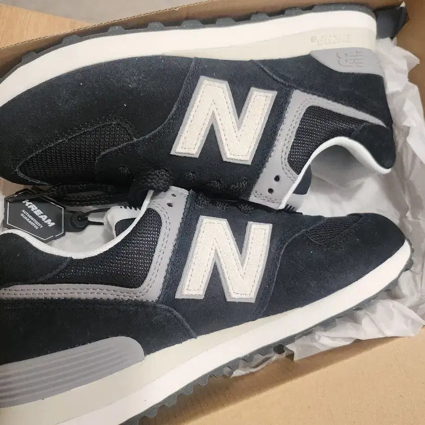 [BUNJANG] New Balance 240 Women's Sneakers / 뉴발란스 240 새상품