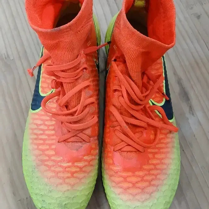 [BUNJANG] Nike Orange/Fluorescent Football Boots 275 / 나이키 축구화 오렌지/형광 275 사용감많이있음 이사중반품어려움