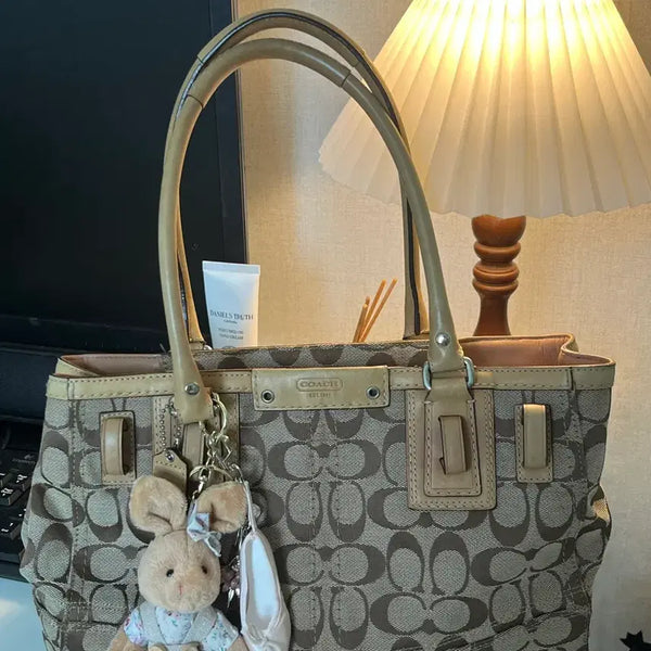 [BUNJANG] Coach Signature Canvas Shoulder Bag with Keychain / 키링포함) 코치 시그니처 캔버스 숄더백