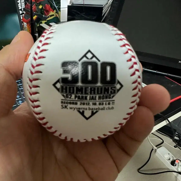 [BUNJANG] SK Wyverns Park Jae-hong 300 Home Run Commemorative Ball / Sk와이번즈 박재홍 300홈런기념구