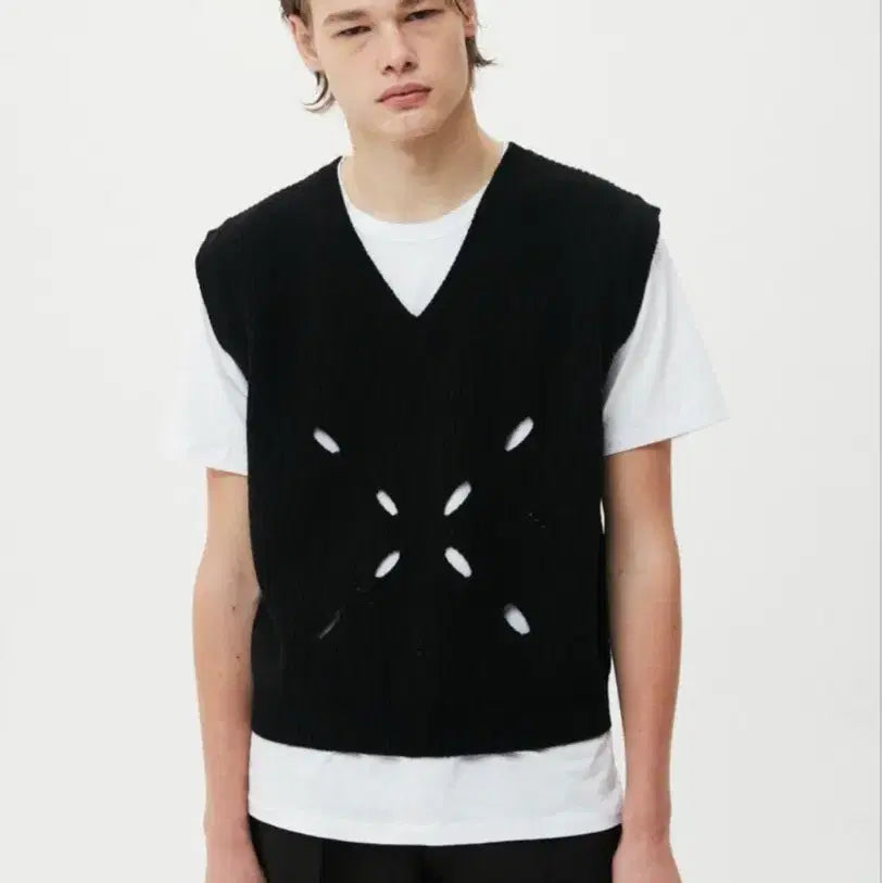 [BUNJANG] Munseon Argyle Hole Knit Vest Cardigan Black / 새상품) 문선 아가일 홀 니트 베스트 조끼 가디건 블랙