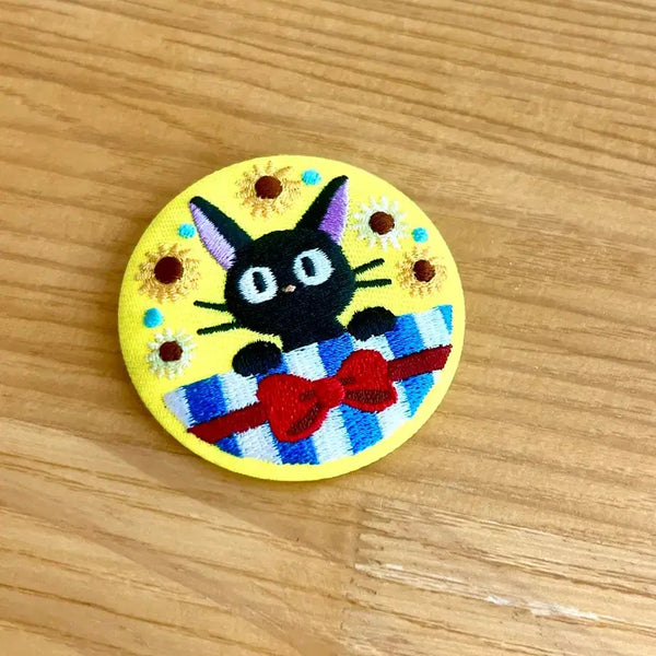 [BUNJANG] Ghibli Jiji Embroidered Pin Button Badge / 지브리 지지 자수 캔뱃지 핀버튼 마녀배달부키키