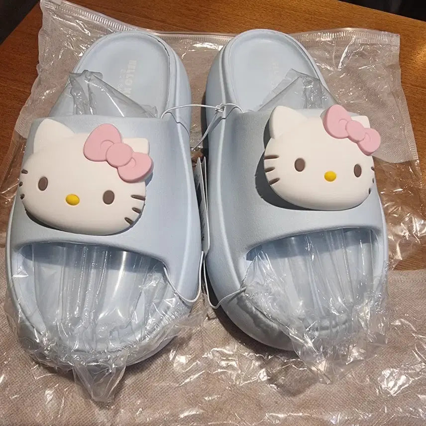 [BUNJANG] Hello Kitty Platform Slippers (Size 240) / 키티 통굽 슬리퍼 240