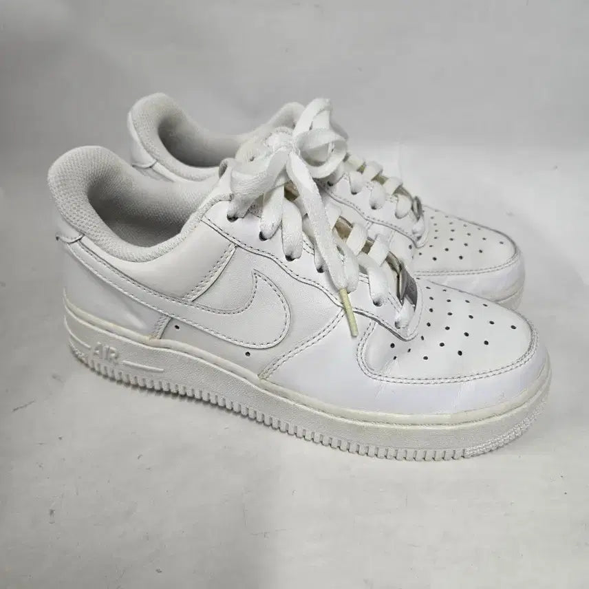 [BUNJANG] Nike Air Force 1 White Sneakers (US 5) / 나이키 에어포스 1 흰색 스니커즈220