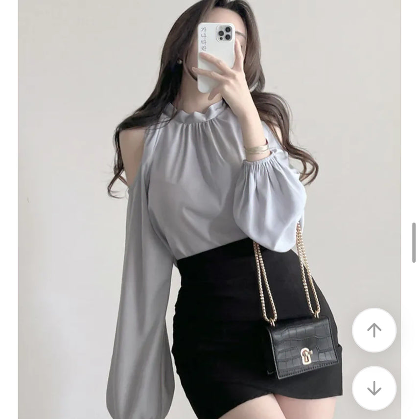 [BUNJANG] Ganadaran Blouse with Neck Shirring and Slit / 가나다란 반목 셔링 트임 블라우스 소라색상