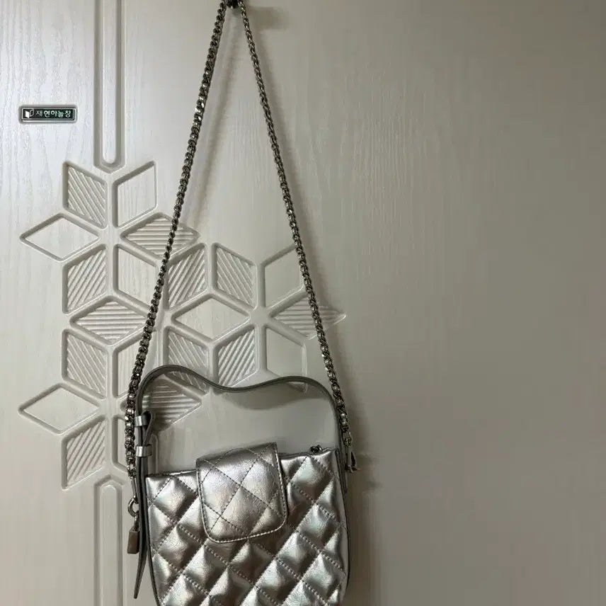 [BUNJANG] ADER Error Silver Bag Quilted Crossbody Bag / 아더앤드 실버백