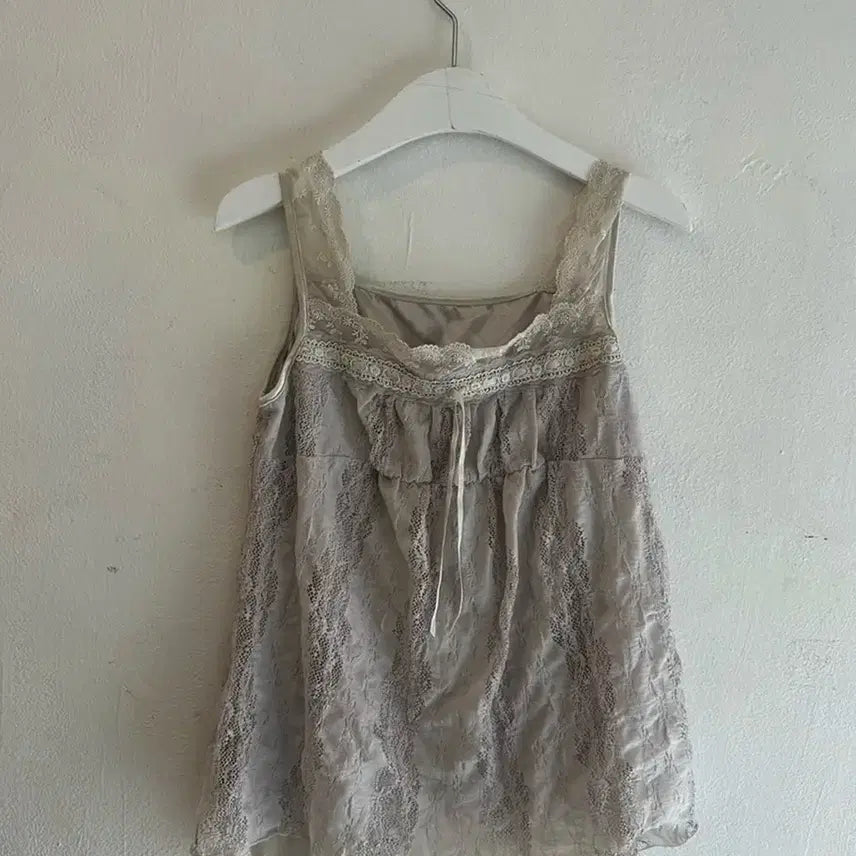 [BUNJANG] Mute Lace Sleeveless Top / 뮤트 레이스 슬리브리스
