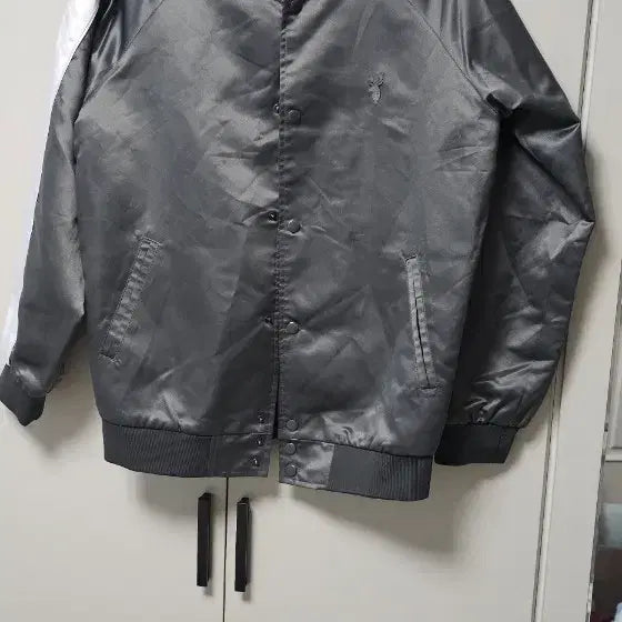 [BUNJANG] Black & Blue Bomber Jacket - Grey/White / 블랙앤블루 봄버 자켓 그레이 화이트