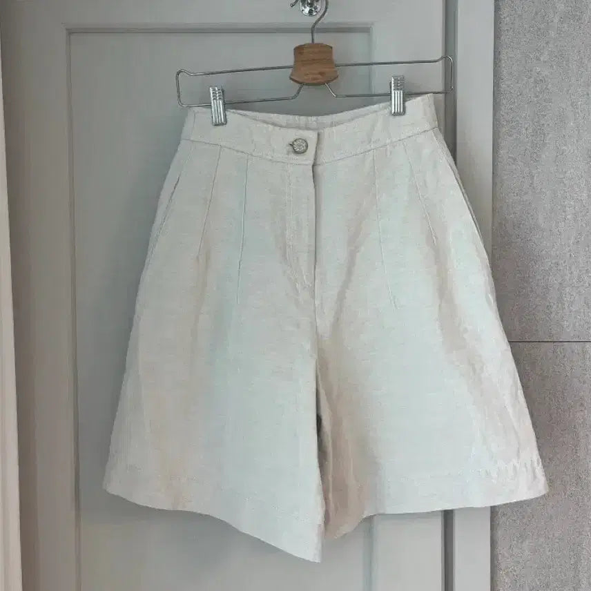 [BUNJANG] LANVIN Collection High-Waist Pin-Tuck Linen Shorts / 한섬 랑방컬렉션 LANVIN 하이웨스트 마소재 핀턱 반바지 오트밀베이지 하프슬랙스