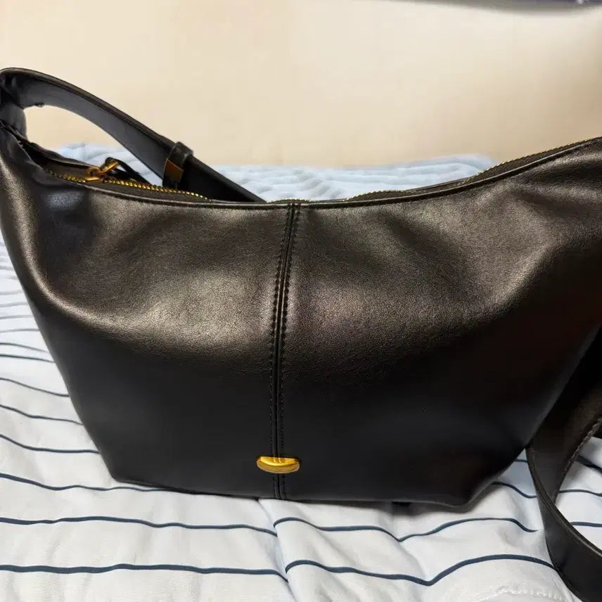 [BUNJANG] Half-Moon Crossbody Bag Black / 반달 크로스백 블랙