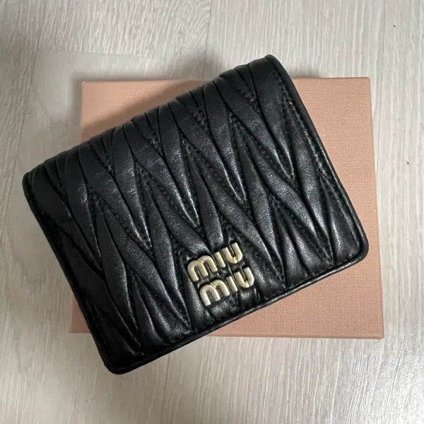 [BUNJANG] Miu Miu Matelassé Wallet Black / 미우미우 마테라쎄 반지갑 블랙