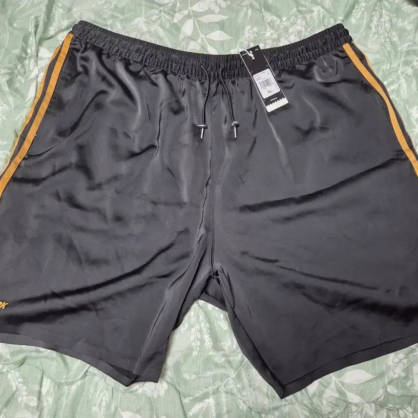 [BUNJANG] Adidas IVYPARK Collaboration GR1481 Black Shorts XL / 아디다스 IVYPARK 콜라보레이션 GR1481 새제품 블랙컬러 쇼츠 XL사이즈