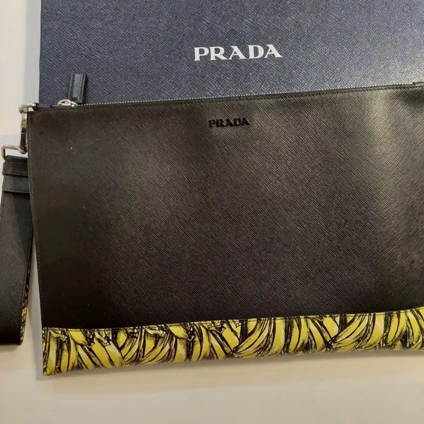 [BUNJANG] Prada Saffiano Banana Clutch Black / 프라다 사피아노 바나나 클러치 블랙 민트급 백화점판 풀박스