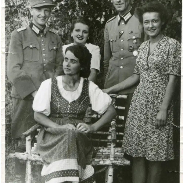 [BUNJANG] WWII German Order Police Officer Family Photograph with Nazi Party Member Insignia / 2차대전 독일 질서경찰 가족사진, 나치당원
