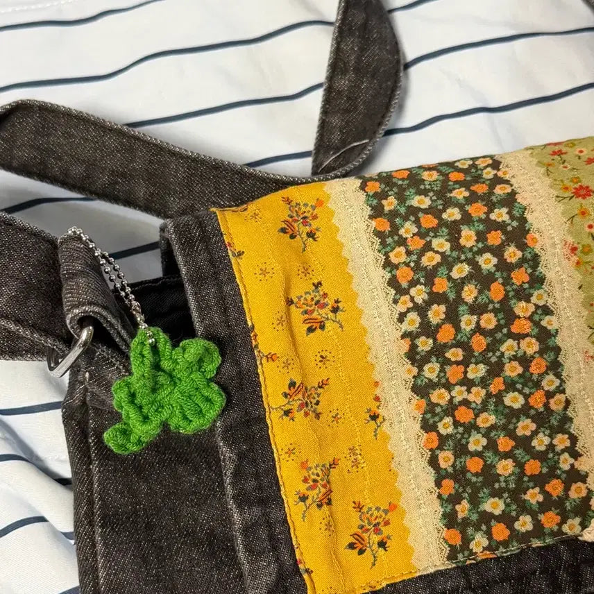 [BUNJANG] Vintage Patchwork Quilted Crossbody Bag / 빈티지 퀄팅 패치 크로스백