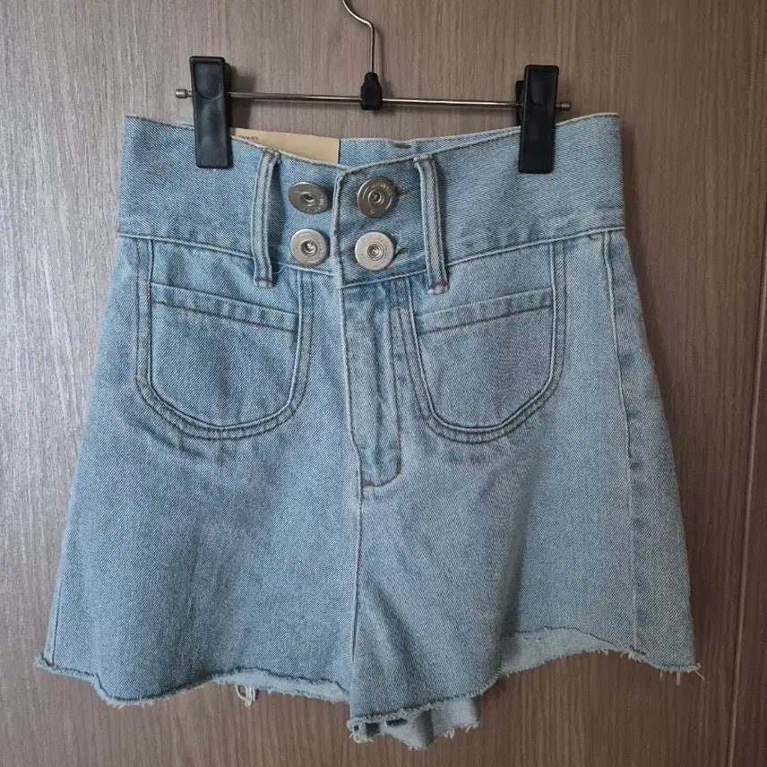 [BUNJANG] High-Waisted Light Wash Denim Shorts / 하이웨스트 연청 팬츠[새상품]
