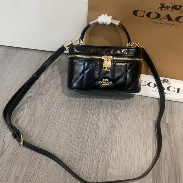 [BUNJANG] Coach Quilted Shoulder Bag with Gold Logo / 코치 숄더백