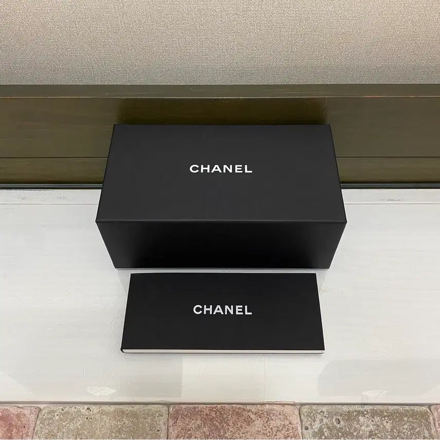 [BUNJANG] Chanel Sunglasses Box with Booklet / 샤넬 선글라스 박스 + 북렛
