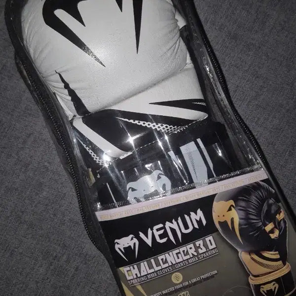 [BUNJANG] Venum Challenger 3.0 Sparring Gloves Black/White / 베넘 챌린저 3.0 스파링 글러브 블랙/화이트