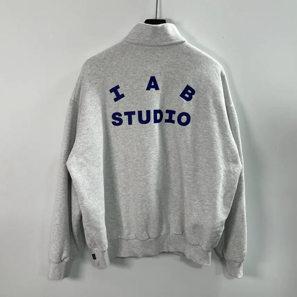 [BUNJANG] IAB STUDIO Mid Logo Half Zip Sweatshirt / 아이앱스튜디오 미드로고 반집업 맨투맨 (on.1353)