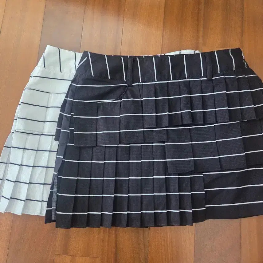 [BUNJANG] Castelbajac Pleated Skirt Stripe Black/White / 까스텔바작 플리츠 스커트 스트라이프 블랙/화이트