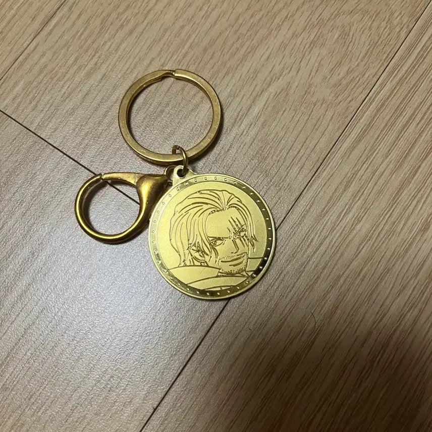 [BUNJANG] One Piece Shanks Gold Medal Keychain / 원피스 샹크스 금색 골드메달 키링