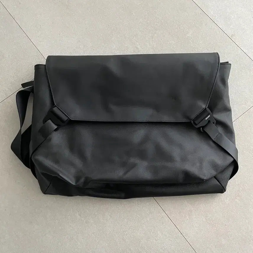 [BUNJANG] G/EARTH Messenger Bag Black / 기어3 메신저백