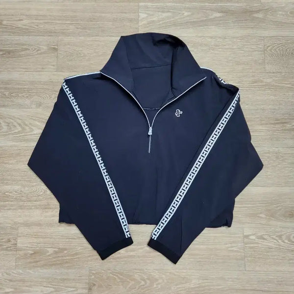 [BUNJANG] Louis Castel Cropped Half-Zip Windbreaker / 루이까스텔 크롭 반집업 바람막이