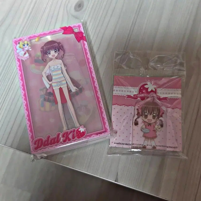[BUNJANG] Yumeiro Patissiere Strawberry Acrylic Standee Clothing Change / 꿈빛파티시엘 팝업 딸기 아크릴 블록 옷 갈아입히기 미개봉 판매합니다