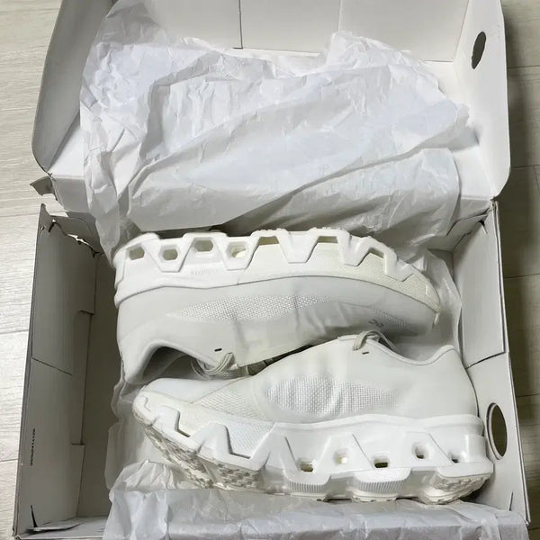 [BUNJANG] On Running x P.A.F. Cloudmonster Hyper White Sneakers / 온 러닝 x 파프 클라우드 몬스터 하이퍼 화이트 on x paf