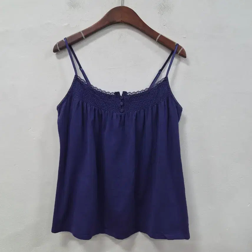 [BUNJANG] Uniqlo Sleeveless Top with Ruffle and Button Detail / 유니클로 끈나시 탑