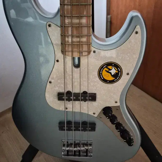 [BUNJANG] Marcus Miller Sire V7 4-String Bass Guitar 2nd Gen / 마커스밀러 사이어 V7 4현 베이스 기타 2세대