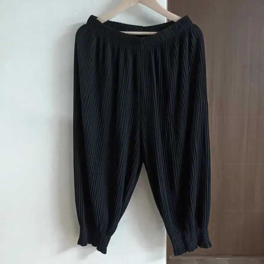 [BUNJANG] Black Pleated 7/10 Length Jogger Pants / 새옷)블랙 플리츠 7부 밴딩 조거 바지