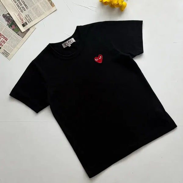[BUNJANG] Comme des Garçons Red Heart Appliqué Black T-Shirt / 꼼데가르송 레드 하트 와펜 블랙 반팔티