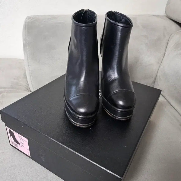 [BUNJANG] Chanel Leather Boots / 정품 샤넬 부츠 37.5