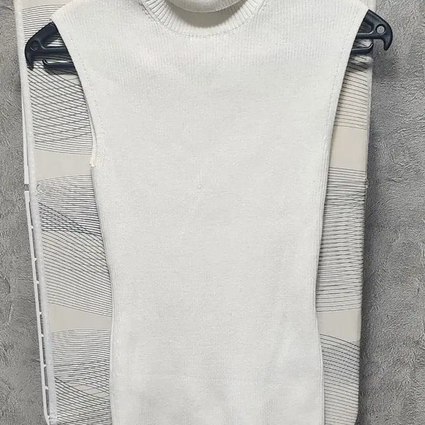 [BUNJANG] Blossom Sleeveless Knit Turtle Neck / 블러썸민소매니트