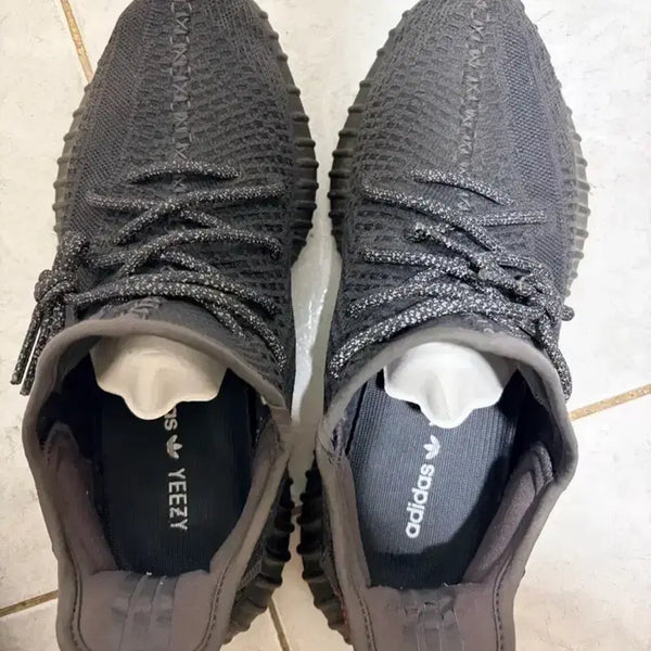 [BUNJANG] Adidas Yeezy Boost 350 V2 Triple Black Sneakers (280mm) / (풀구성)아디다스 이지부스트 350 V2 트리플블랙 280