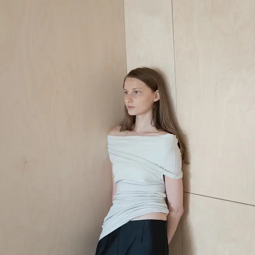[BUNJANG] Ehre Soft Off-Shoulder Top / 에레 ehre 소프트 오프숄더 탑 새제품