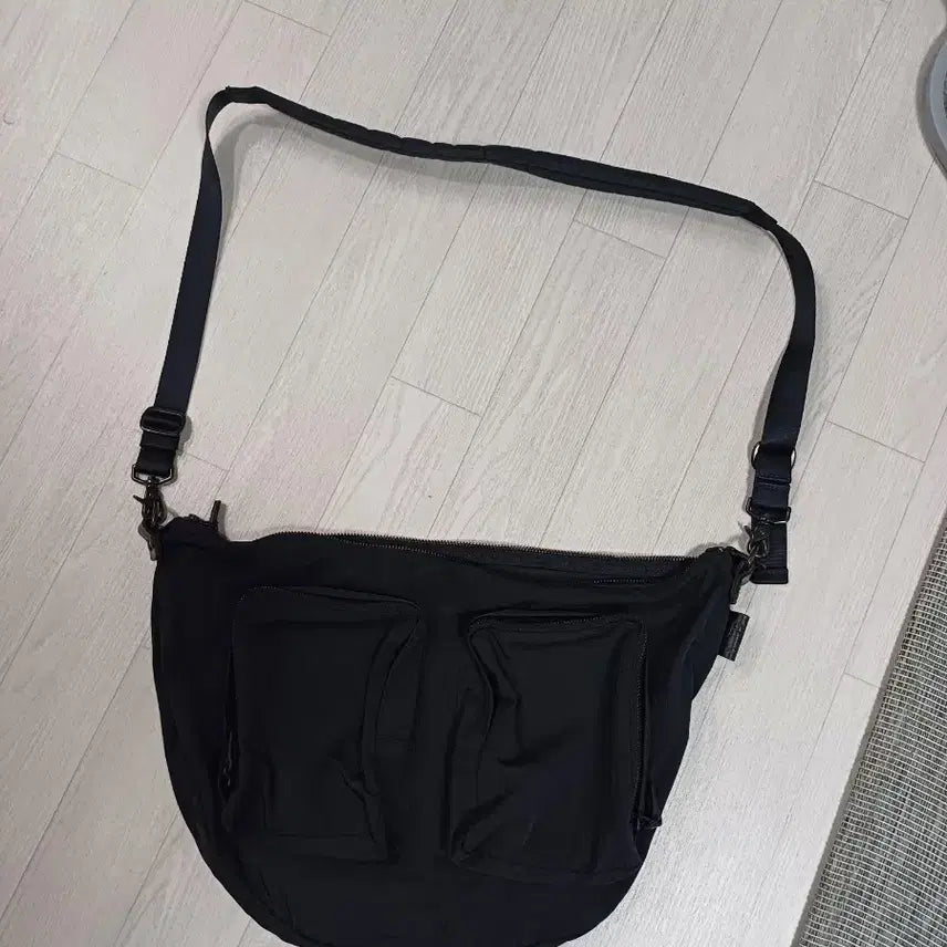 [BUNJANG] AMIACALVA Body Bag Black / 아미아칼바 바디백