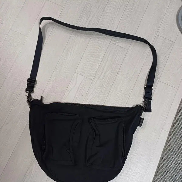 [BUNJANG] AMIACALVA Body Bag Black / 아미아칼바 바디백
