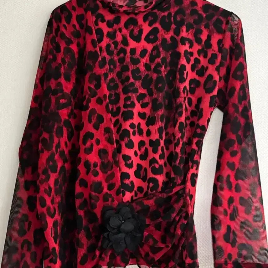 [BUNJANG] Leopard Pattern Dance Top with Floral Accent / 댄스복 상의