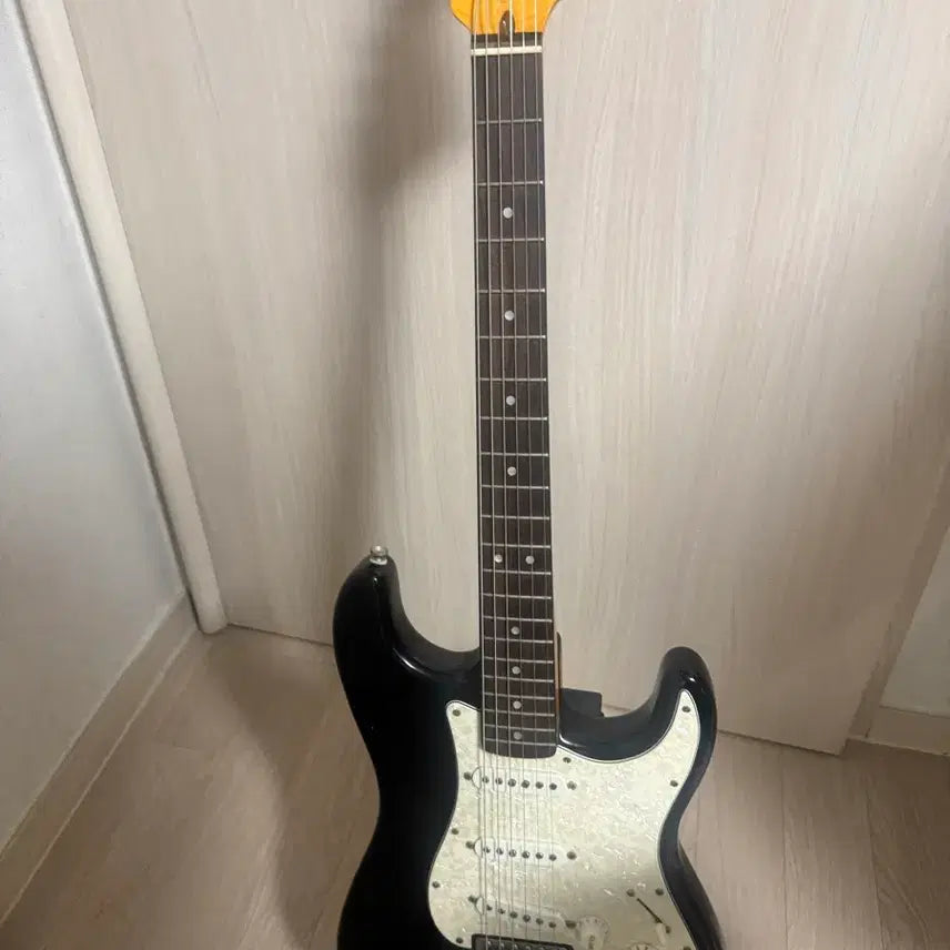 [BUNJANG] Squier Classic Vibe 70s Stratocaster Electric Guitar / 스콰이어 클래식 바이브70 sss