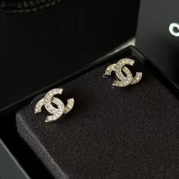 [BUNJANG] Chanel CC Logo Earrings Gold / 샤넬 CC 로고 귀걸이