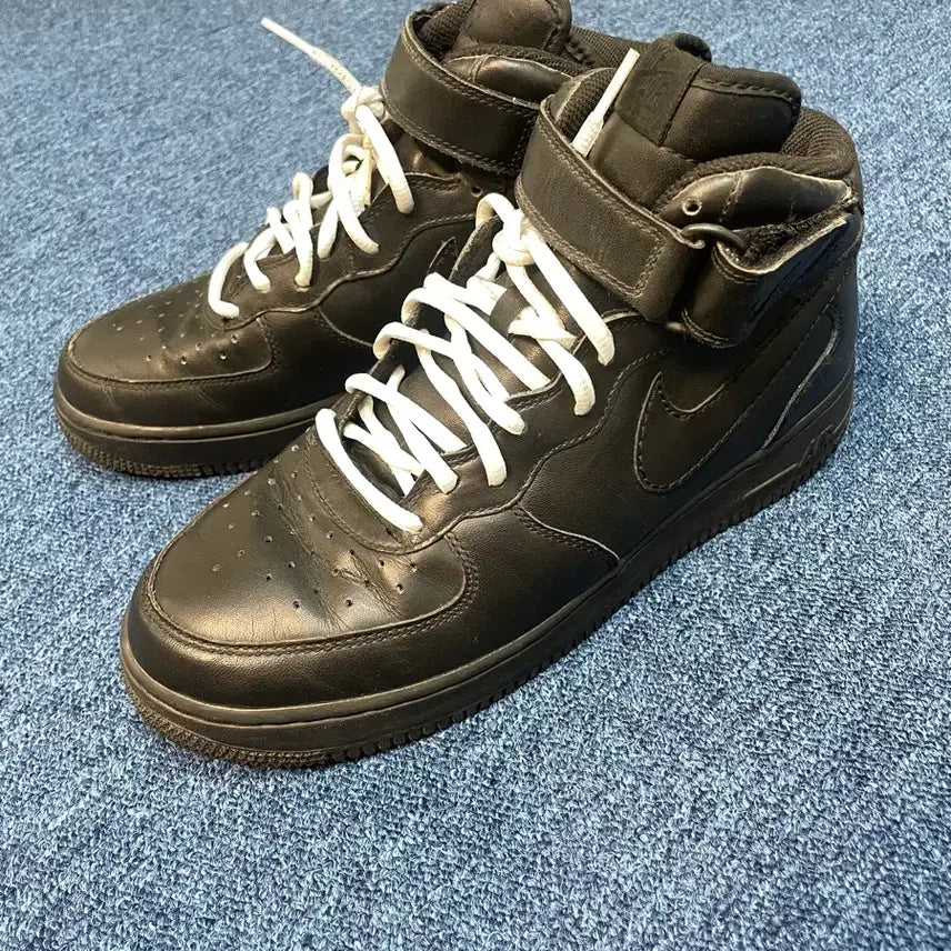[BUNJANG] Nike Air Force 1 Mid '07 'Black' Sneakers / 나이키 에어포스 1 미드 올검 올블랙 포스블랙 270