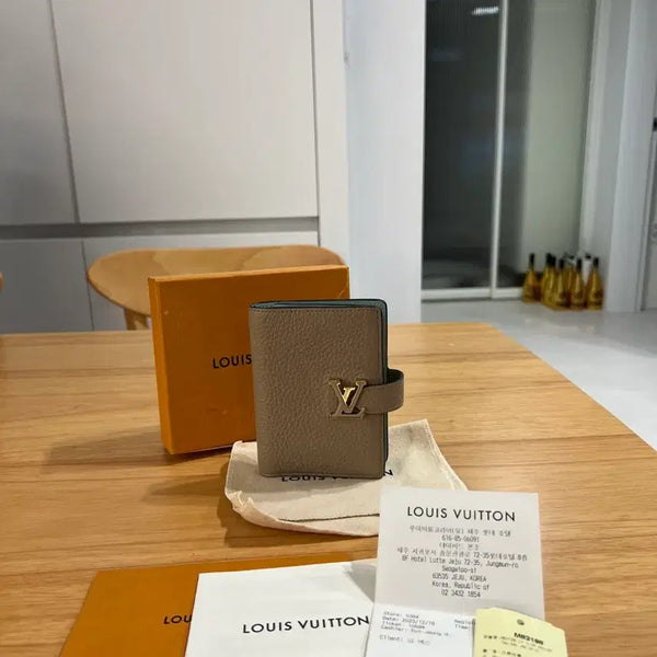 [BUNJANG] Louis Vuitton Vertical Logo Wallet / 루이비통 버티컬 로고 반지갑